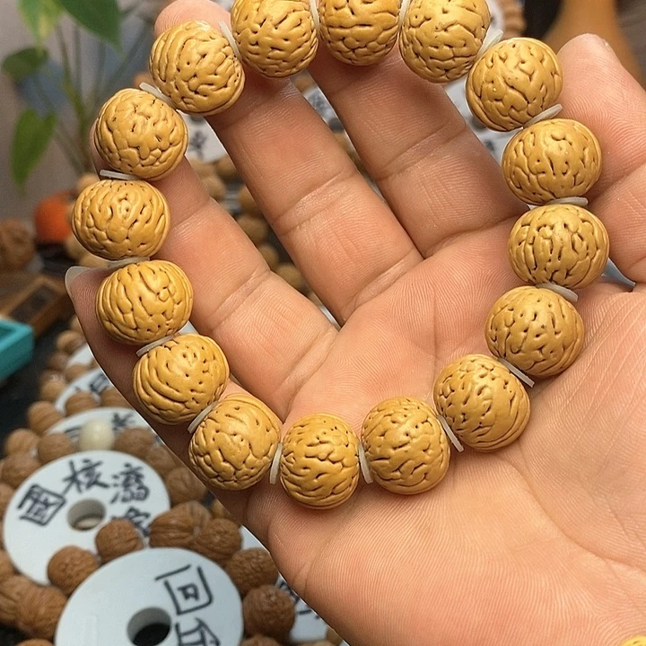 【闪购商品】极***城桃核手串树王手串