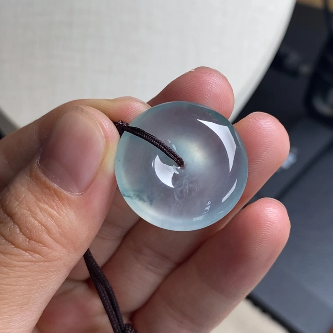 颈饰未镶嵌翡翠冰透水润起光淡蓝晴底微微飘花平安扣吊坠