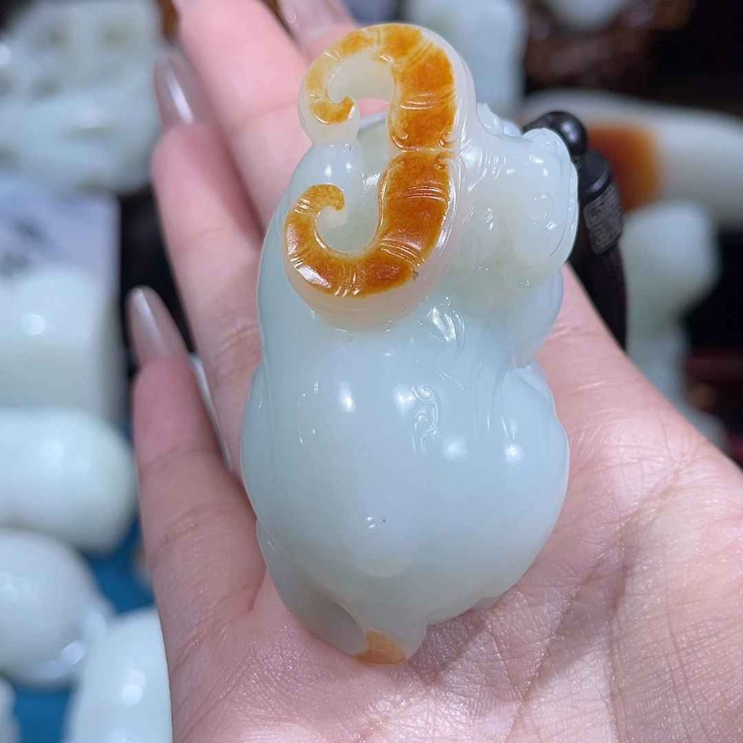 颈饰未镶嵌和田玉（糖玉）
