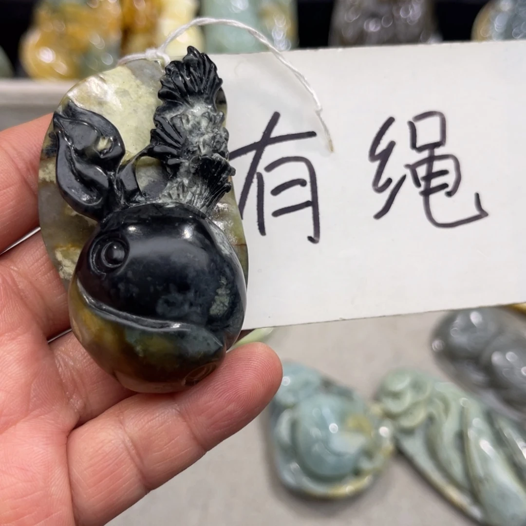 蛇纹石玉未镶嵌颈饰