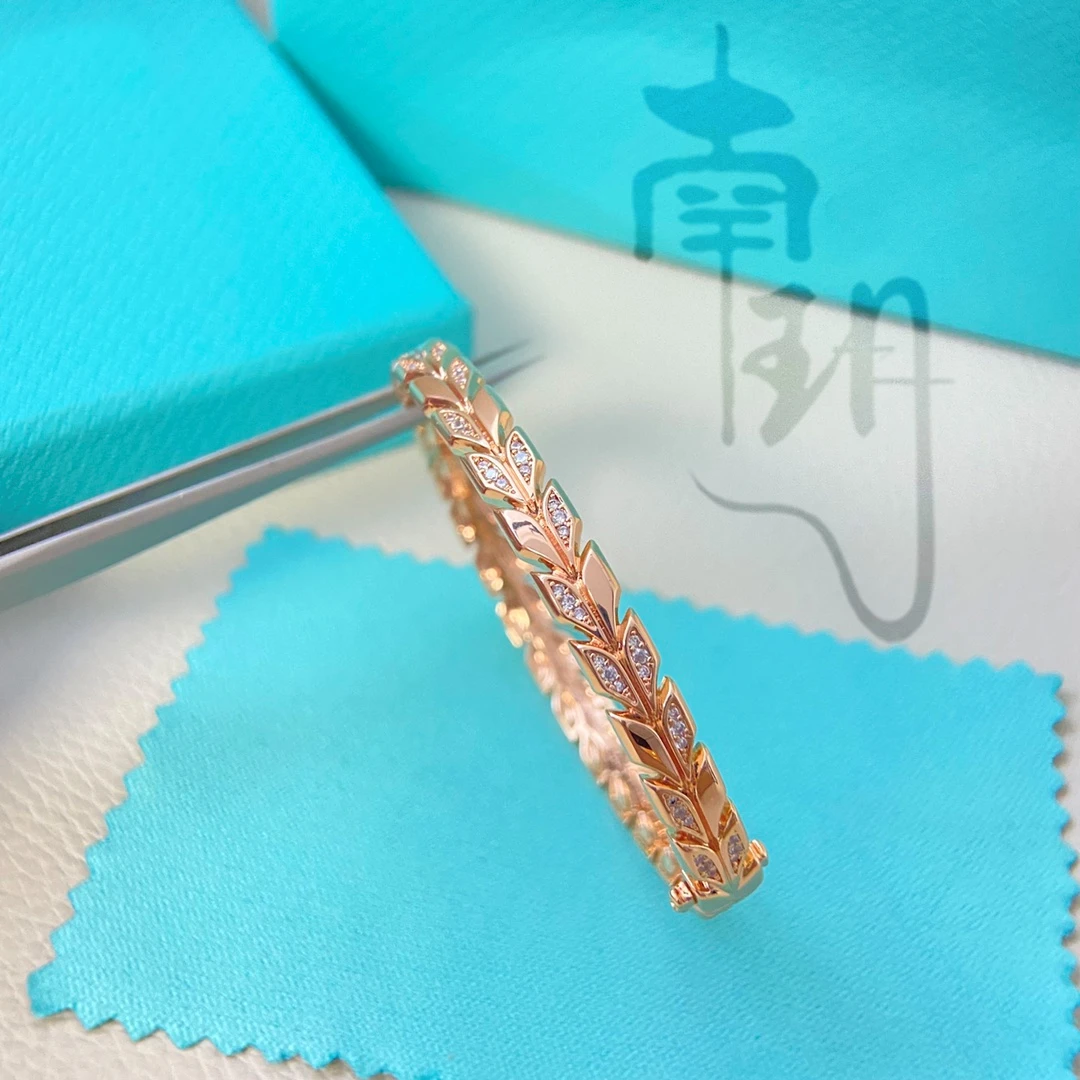 镀K金 美式轻奢时尚经典大菱格金面树叶手镯  AL088