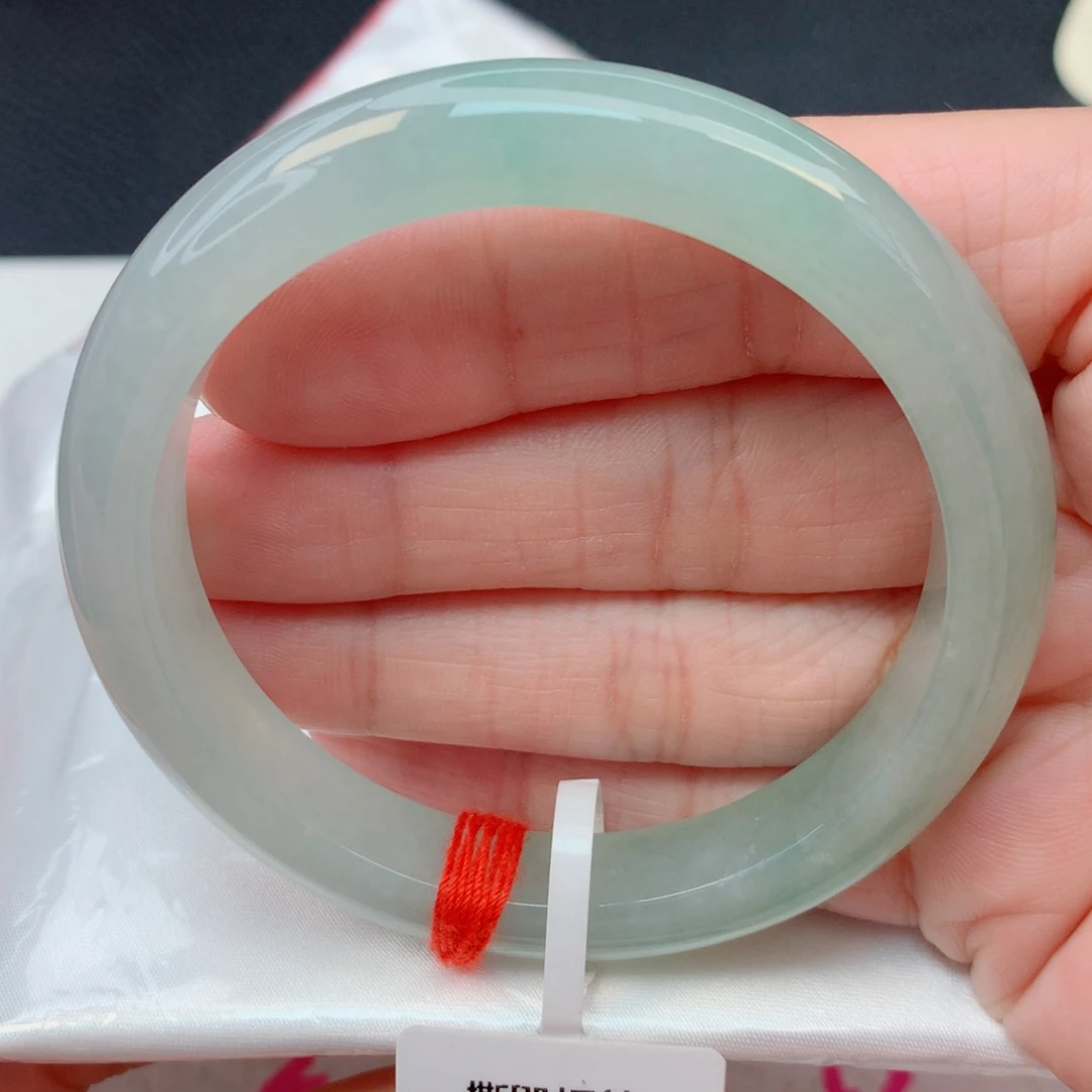 翡翠未镶嵌手镯54圈 细糯冰淡绿底窄条无纹裂推荐