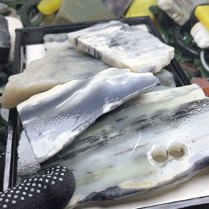 和田玉（糖玉）和田玉边角料9K金镶嵌小*