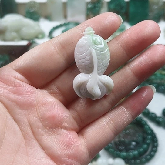 独山玉未镶嵌把件