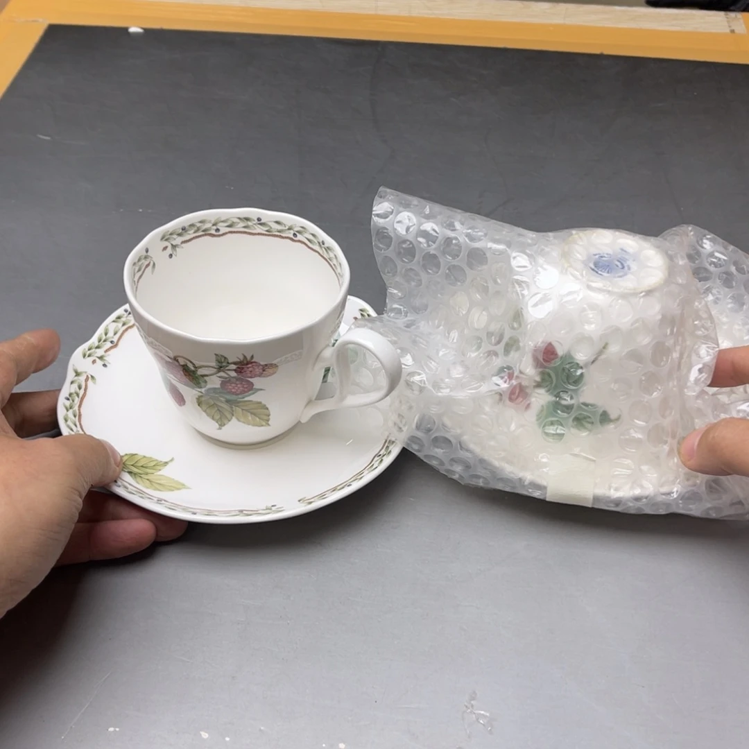 瓷片小****?密密麻麻地铺满一