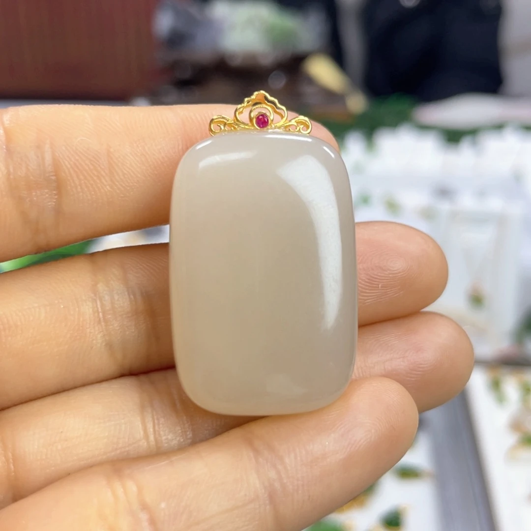 和田玉颈饰18K金镶嵌