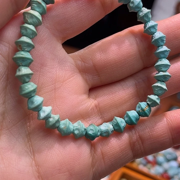 绿松石未镶嵌颈饰