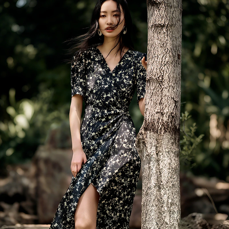 XG雪歌小个子气质收腰连衣裙复古修身碎花设计感小众显瘦法式印花