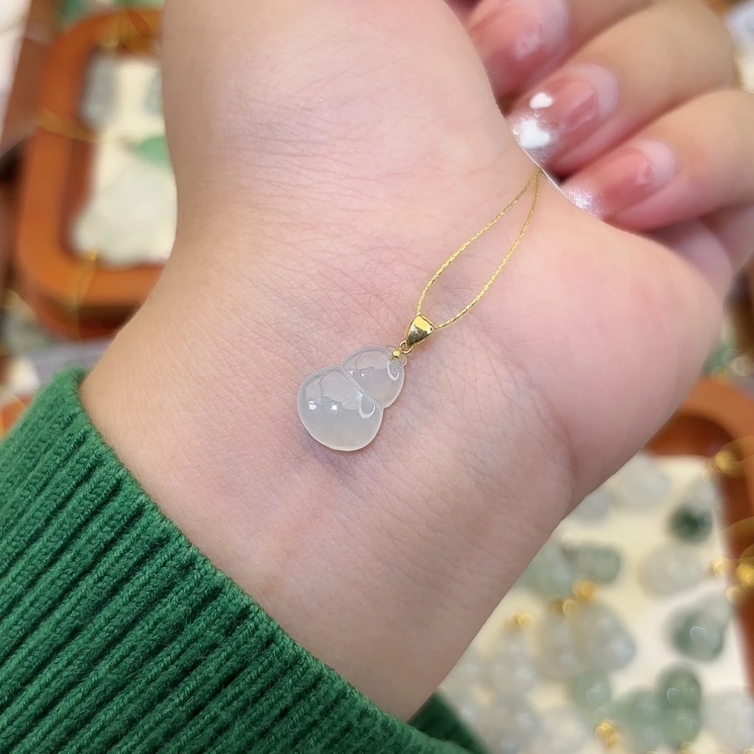 翡翠18K金镶嵌颈饰葫芦