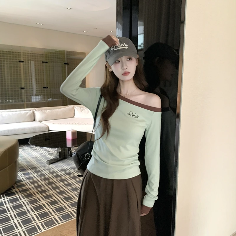 韩系复古辣妹斜肩长袖t恤女秋季别致独特bm风纯欲露肩打底衫上衣