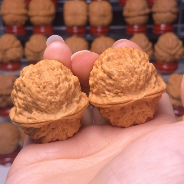 文玩核桃吊坠58火焰绣球