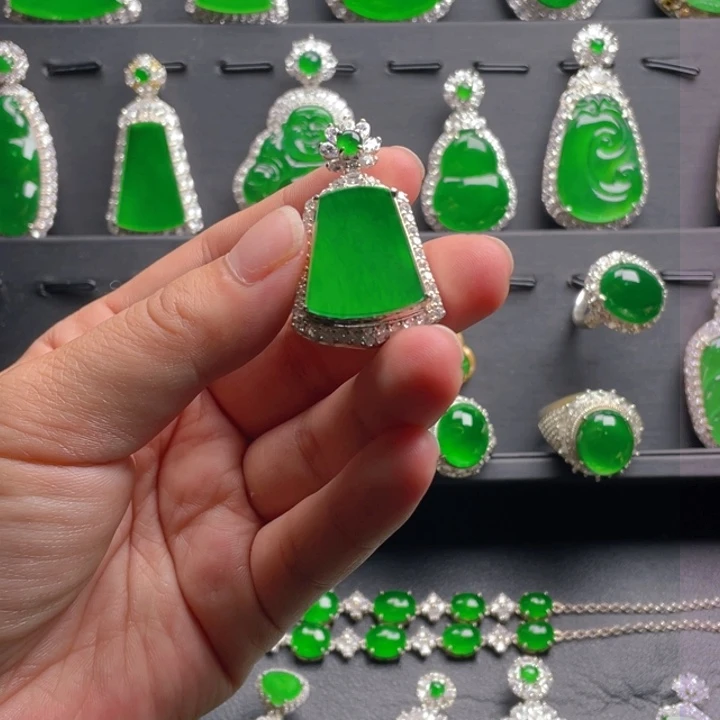 翡翠颈饰未镶嵌翡翠吊坠