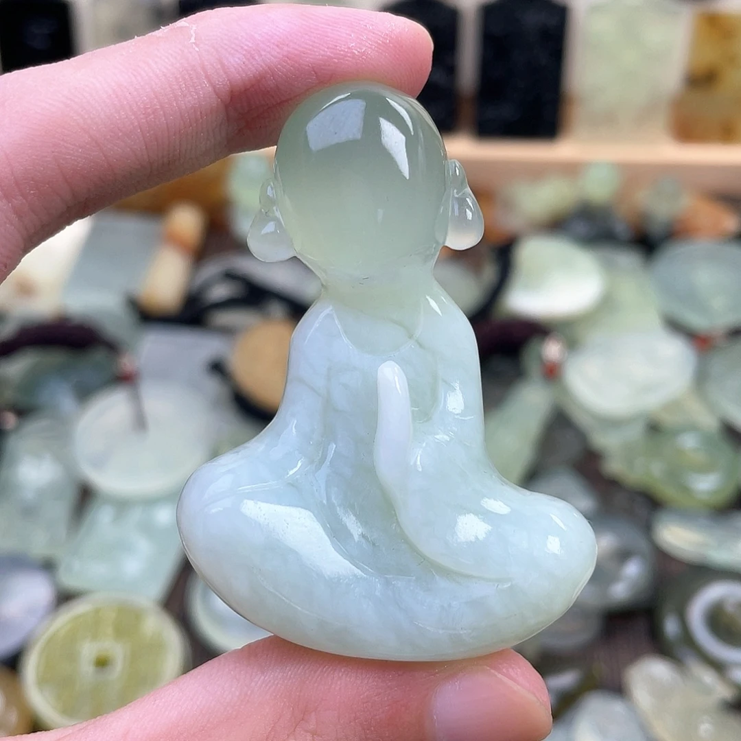 板***板蛇纹石玉未镶嵌颈饰