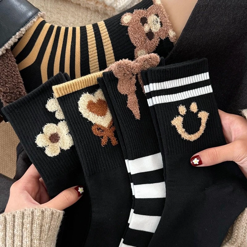 秋冬款女生羽毛纱加厚中筒袜复古风笑脸保暖防臭长袜百搭学生长袜