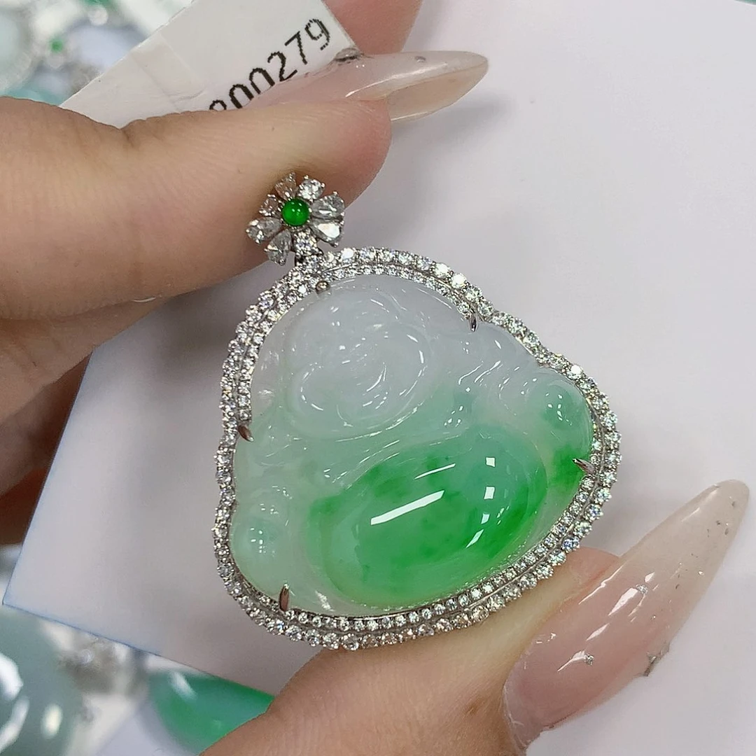 颈饰18K金镶嵌翡翠