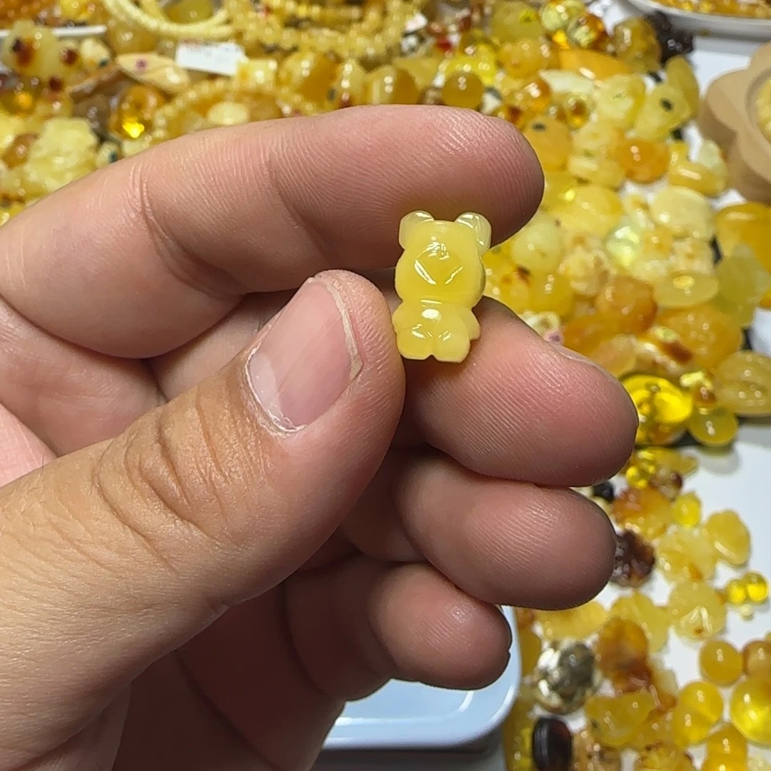 琥珀未镶嵌裸石0.64克