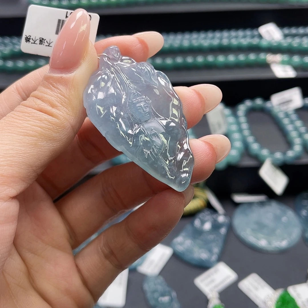 翡翠未镶嵌颈饰观音