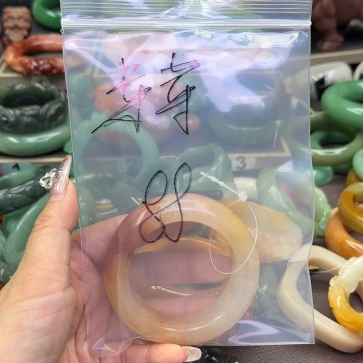 未镶嵌手镯石英岩玉菜*