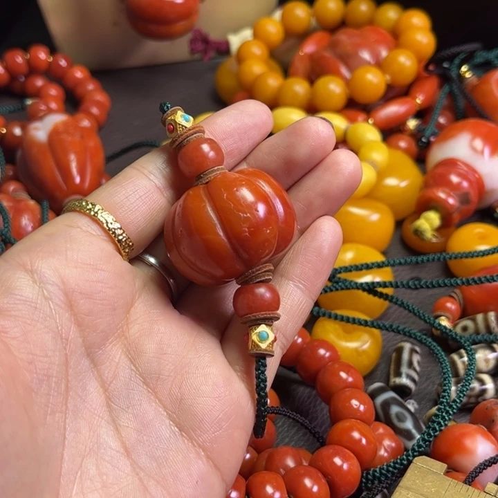 颈饰琉璃四****）琉璃…………….