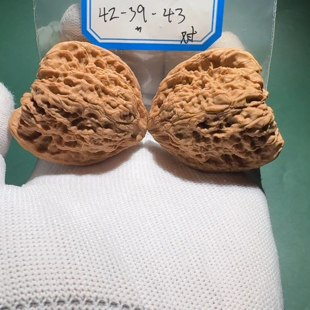 鱼***头吊坠文玩核桃52号凹底三角有黄一代