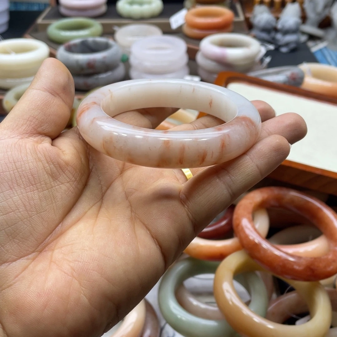 萱***轩石英岩玉未镶嵌手镯