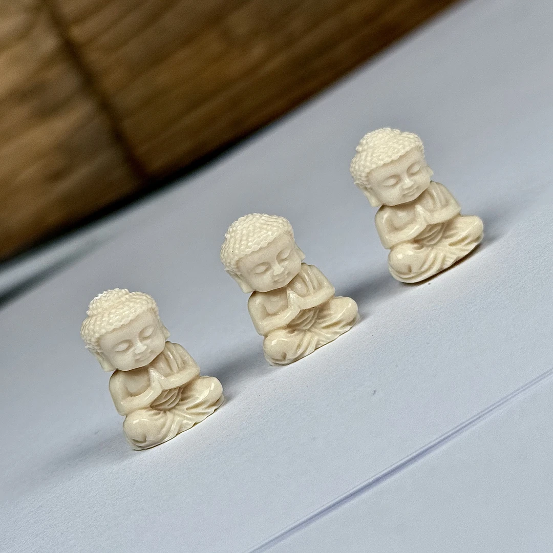 A048天然猛犸牙 雕刻宝宝佛约14×21mm随机一个发货