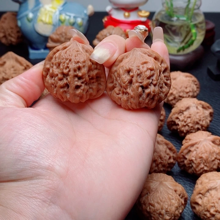 文玩核桃把件平谷凹底38