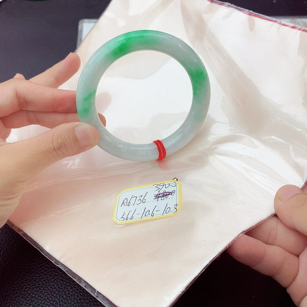 翡翠手镯未镶嵌翡翠