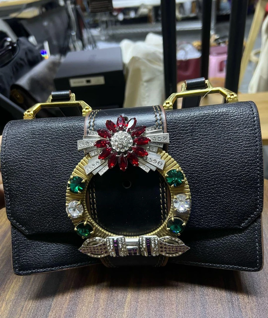 95新 miumiu斜挎包 20014