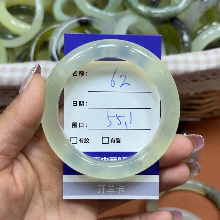 未镶嵌岫玉手镯天然