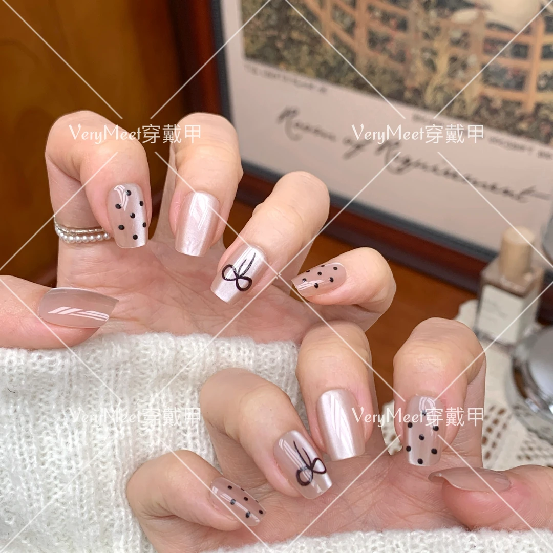 VeryMeet穿戴甲猫眼蝴蝶结短方ins显白波点miu系千金风美甲贴31