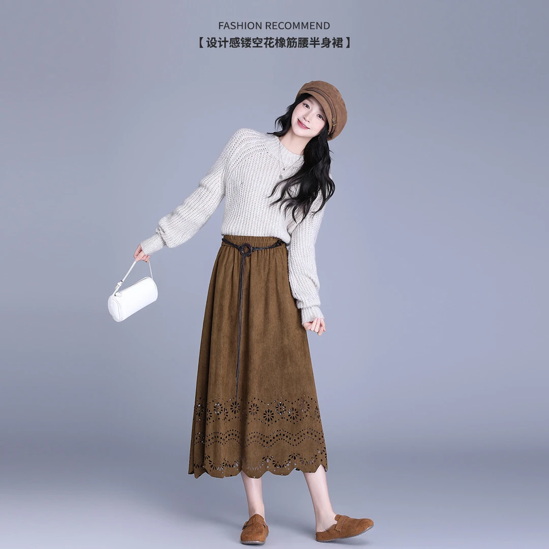 白鹿语25冬季款高腰设计感A字高级感长款镂空花边半身裙女BX20276