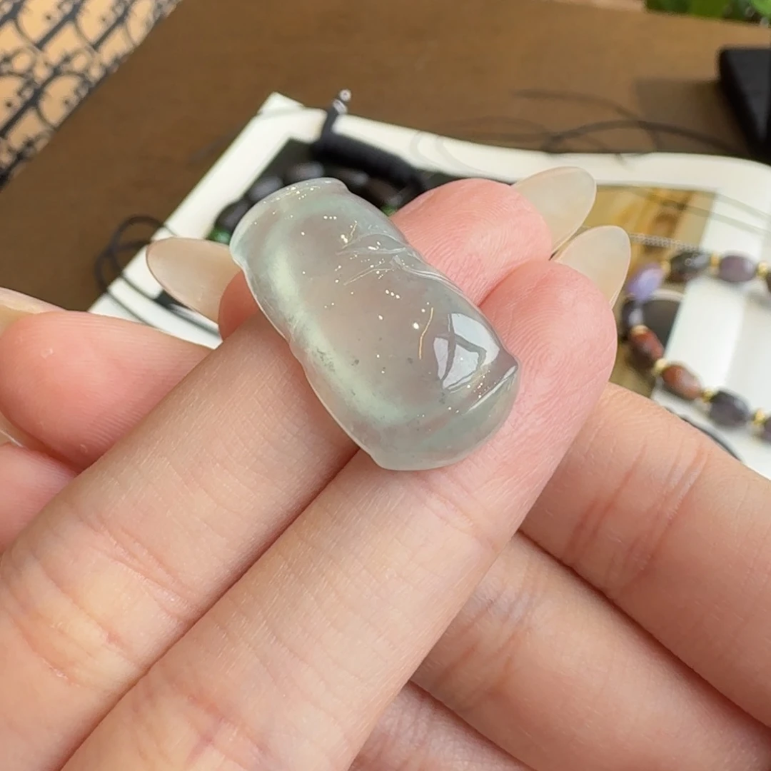 翡翠颈饰未镶嵌晴底胖竹节