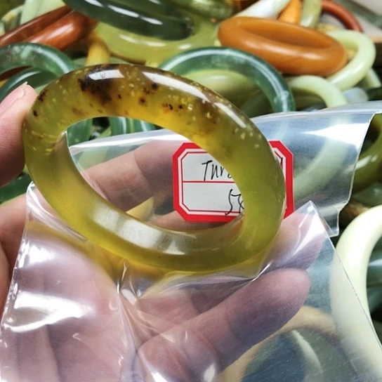 蛇纹石玉手镯未镶嵌T****.