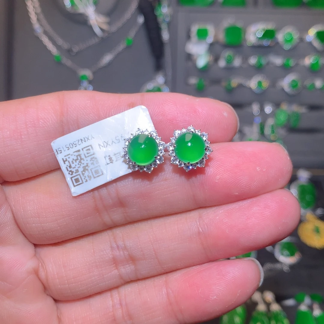 18K金镶嵌翡翠耳钉天然翡翠