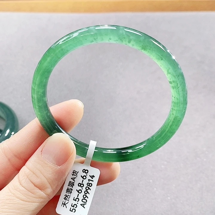 翡翠未镶嵌手镯（圆镯）