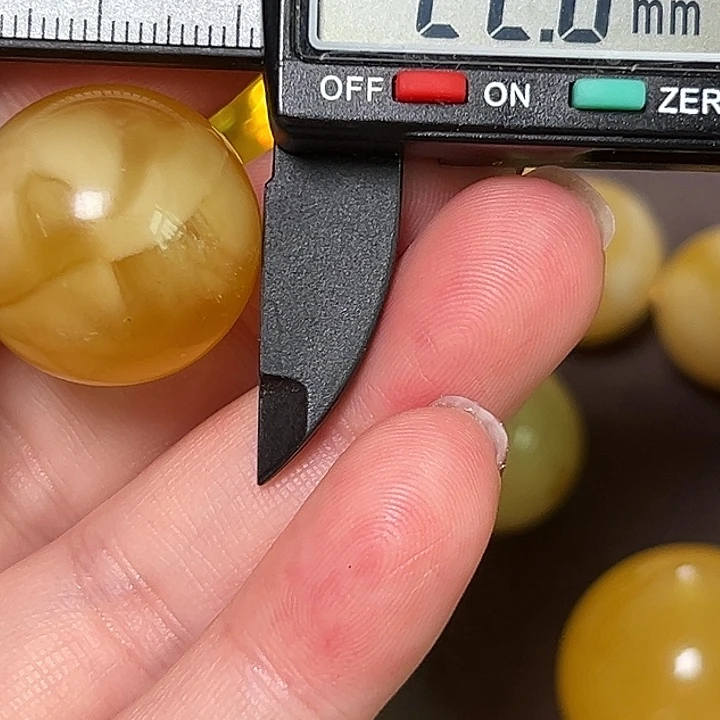 蜜蜡未镶嵌裸石微瑕120