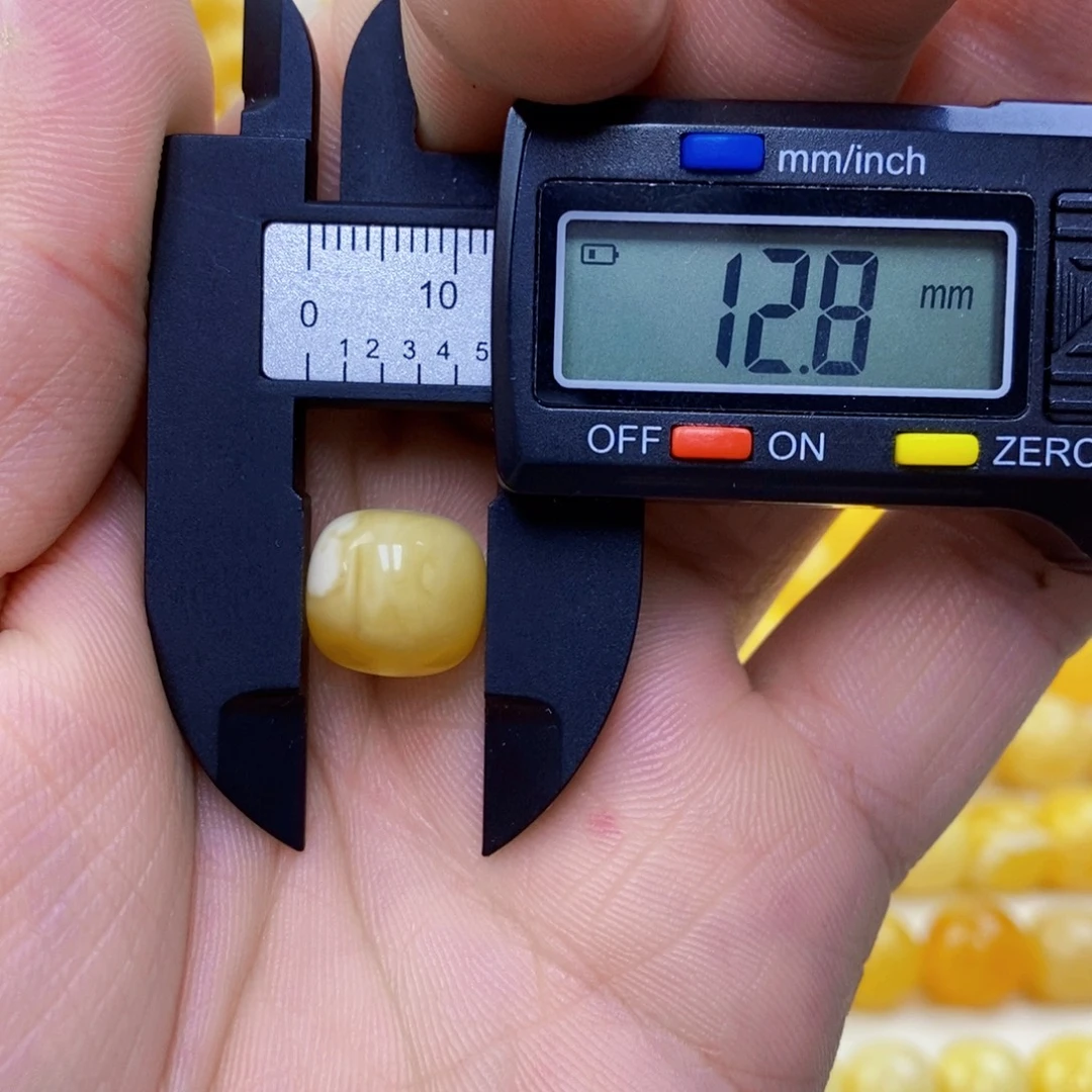 琥珀未镶嵌珠宝奇石12.6*11.6mm微瑕
