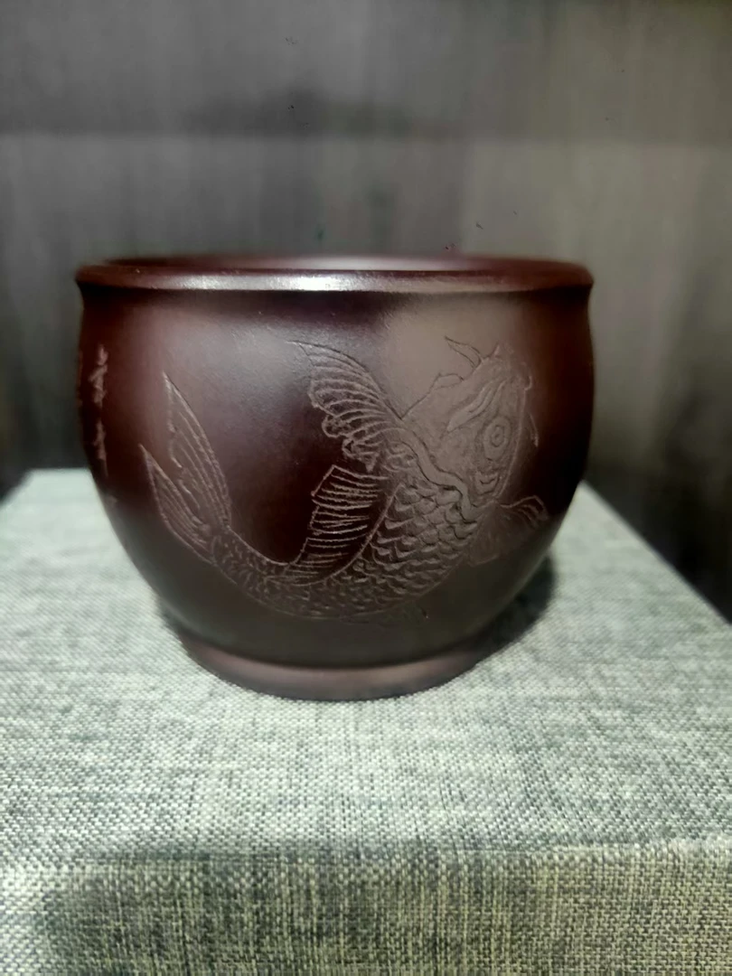 宜兴紫砂鱼趣大口缸杯 紫茄泥