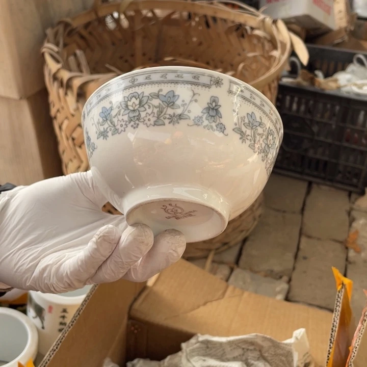 其他盘子碗砂锅都有