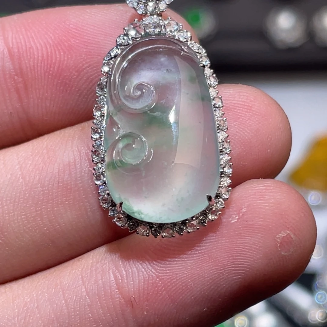 翡翠18K金镶嵌项链