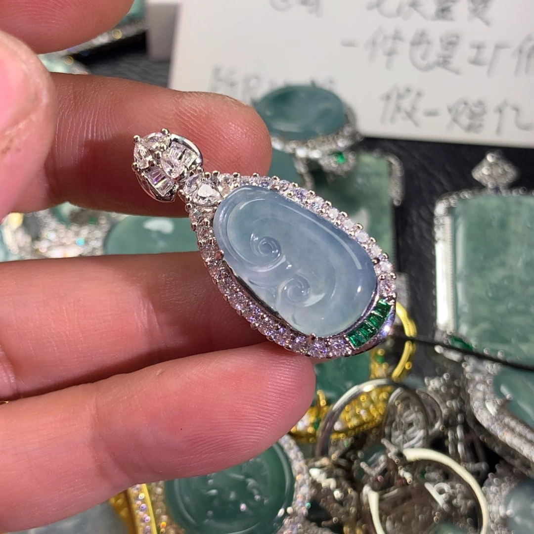 翡翠颈饰未镶嵌如意
