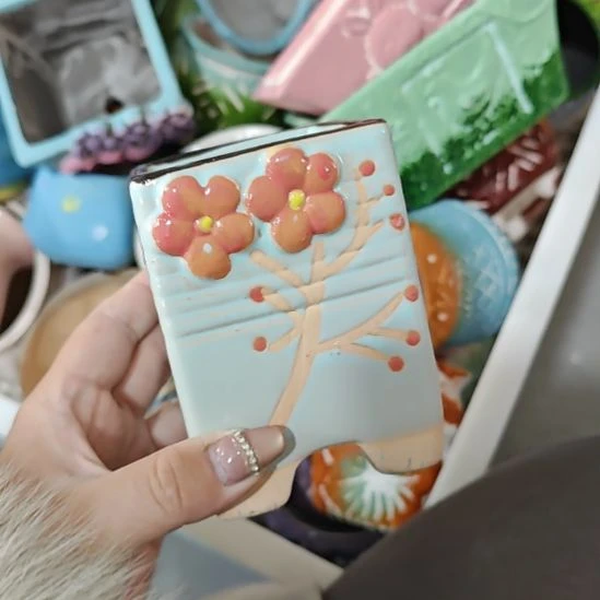 当场凑满15发货，不凑不发，花盆盆口不方不圆有针孔黑点矿点是正常