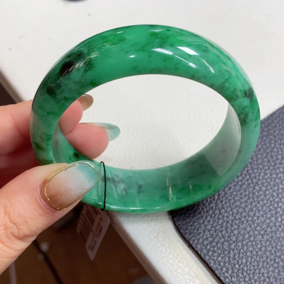 未镶嵌手镯翡翠更***活缅甸
