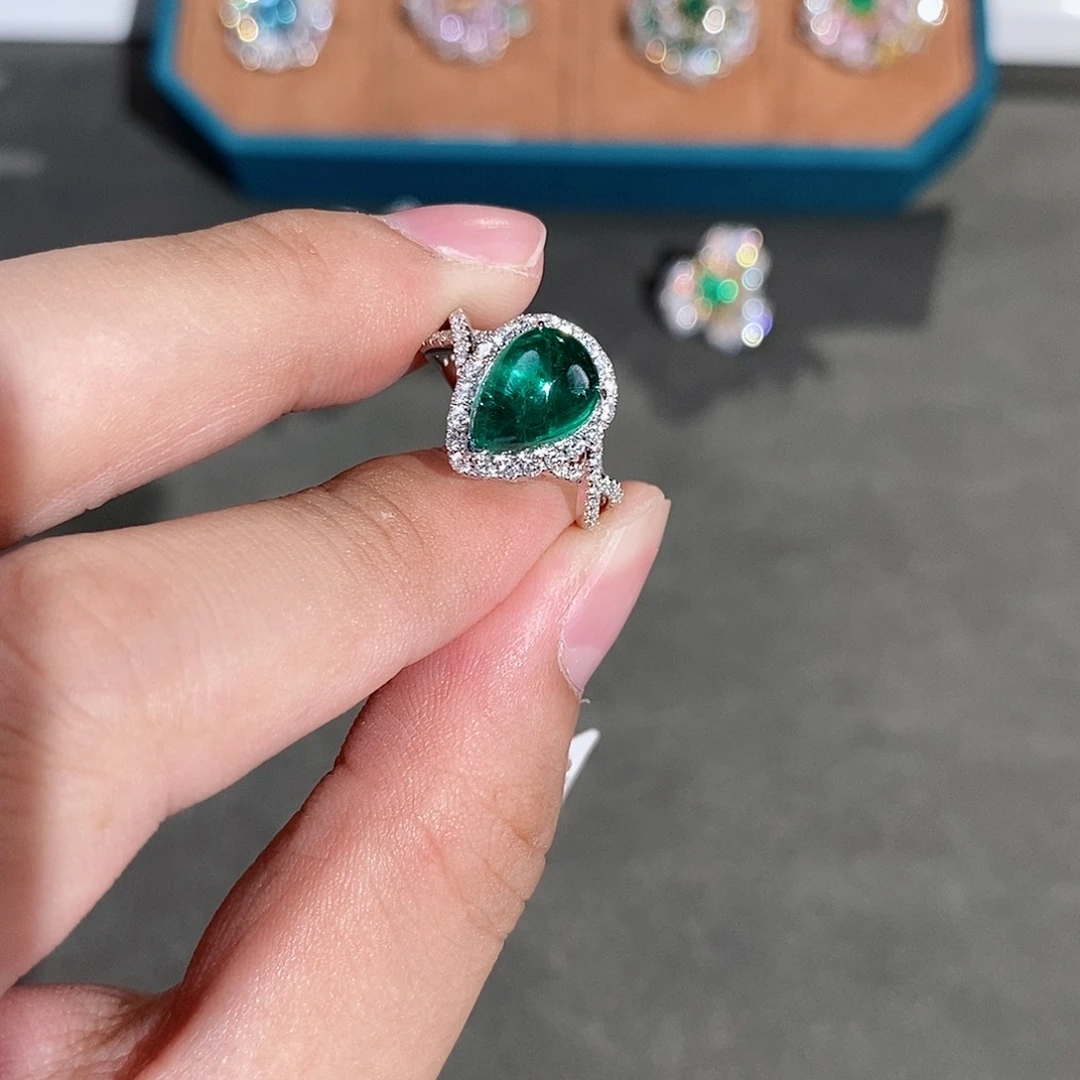 18K金镶嵌戒指祖母绿3.55ct