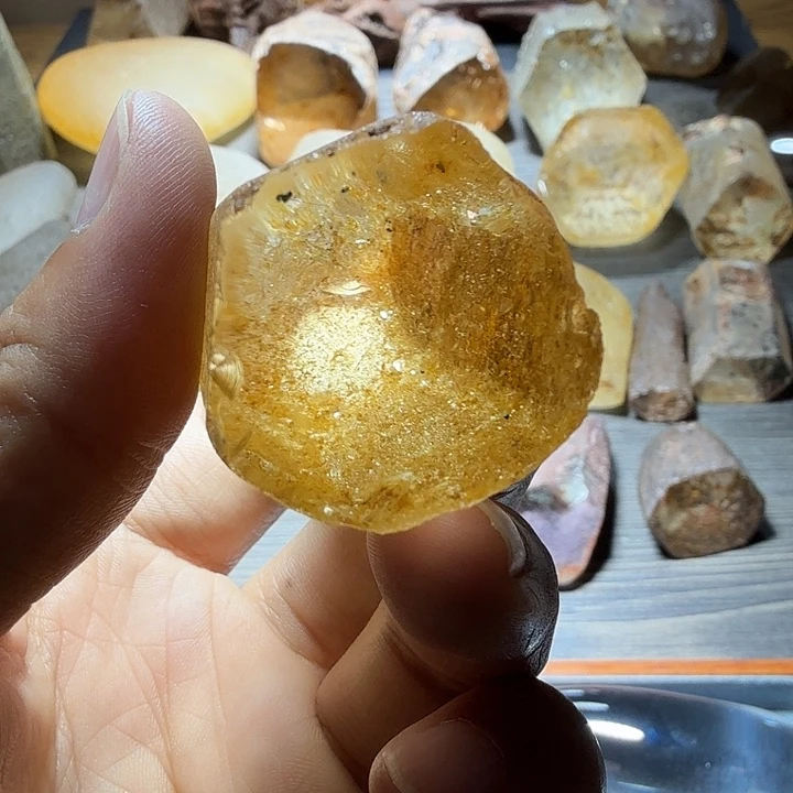 曾***少水晶珠宝半成品未镶嵌