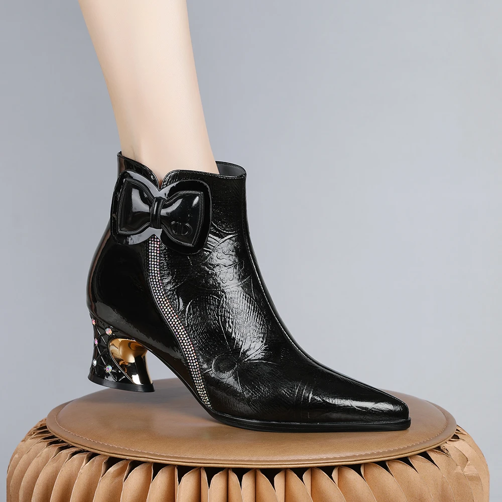 妮彩诗2023年英伦风粗跟短靴气质舒适职业单鞋不累脚尖头百搭8140