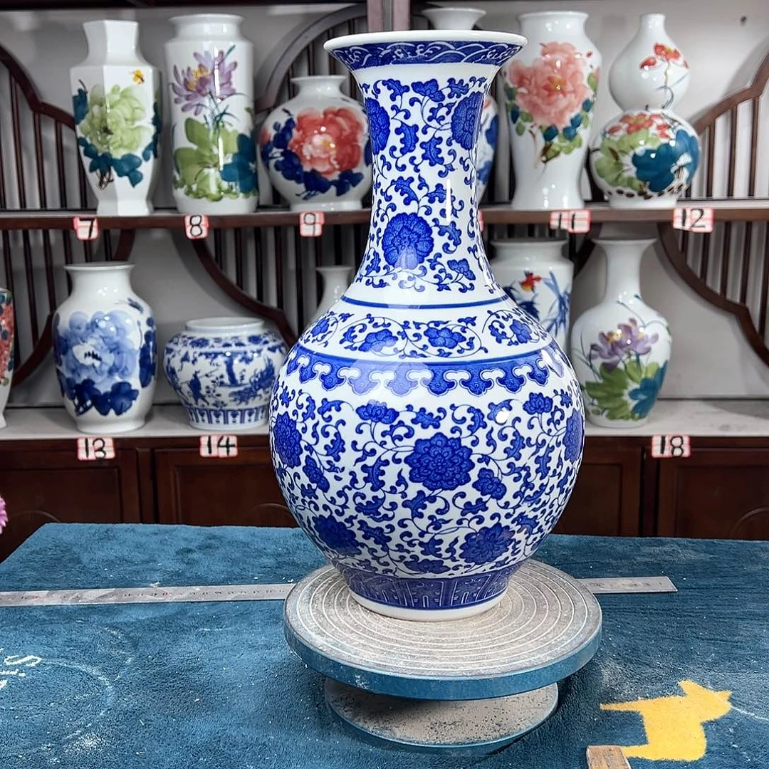 摆件景德镇陶瓷缠枝