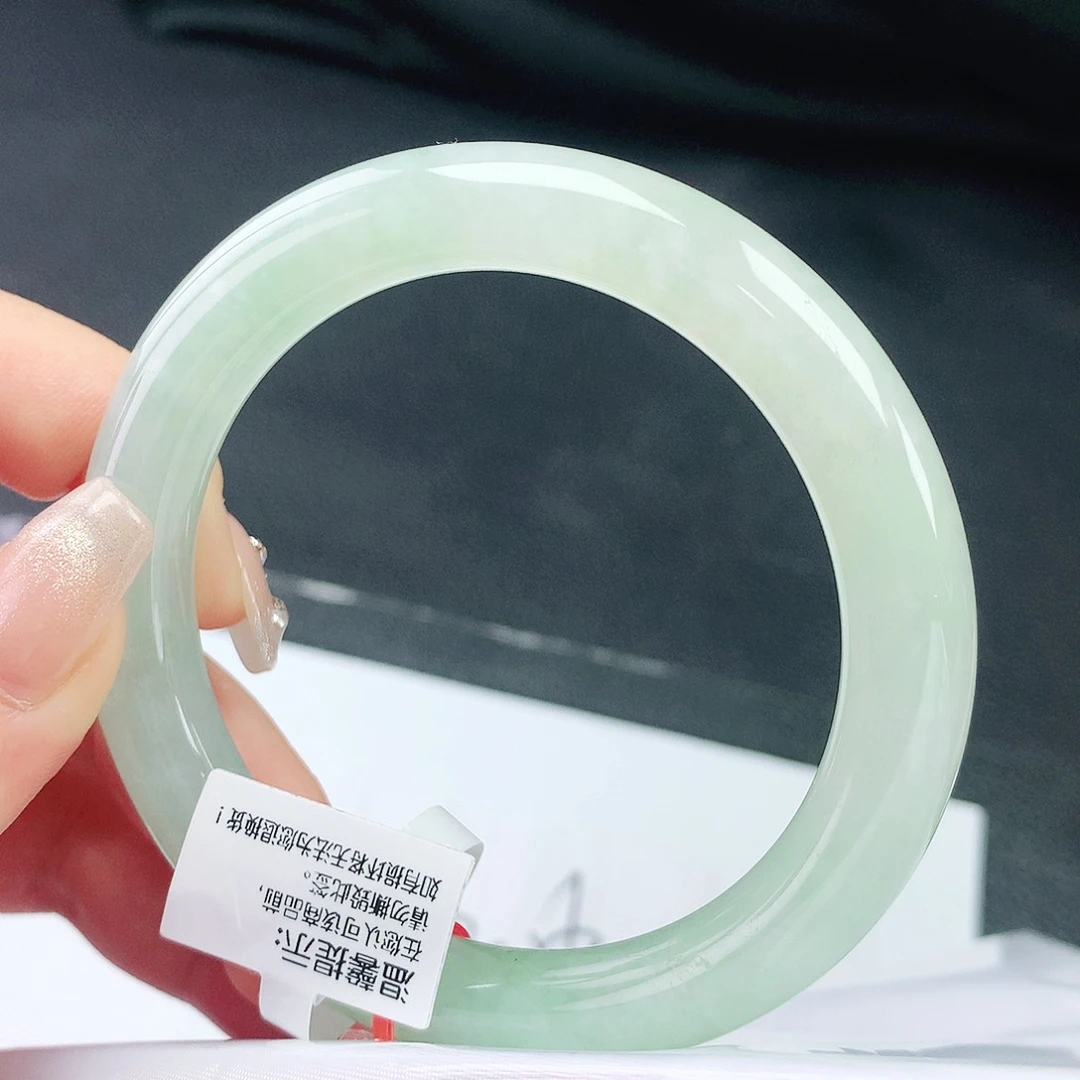 翡翠手镯未镶嵌58圈