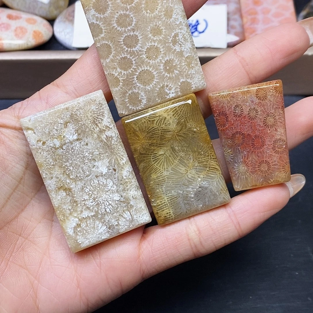 愚***哥查罗石合金颈饰吊坠